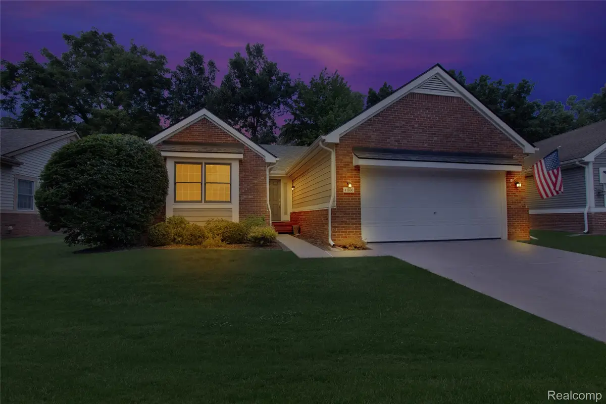 41630 Kenilworth Lane, Novi, MI 48377 - #1