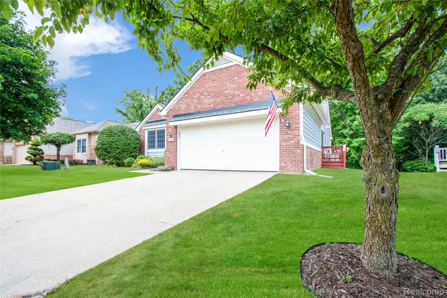 41630 Kenilworth Lane, Novi, MI 48377 - #3