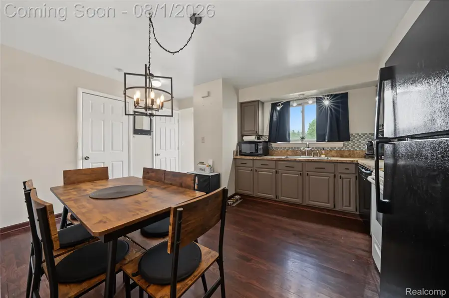 8247 Dartmouth Drive, Warren, MI 48093 - #3