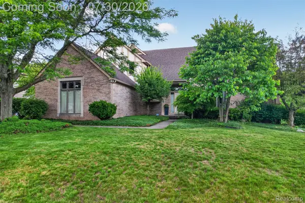 1808 Rolling Woods Drive, Troy, MI 48098