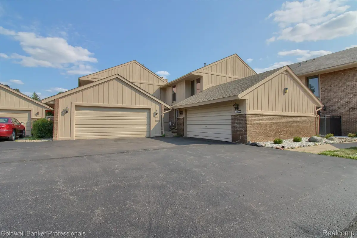 35468 Heritage Lane, Farmington, MI 48335 - #1