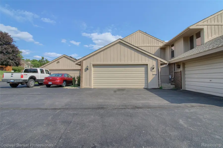 35468 Heritage Lane, Farmington, MI 48335 - #2