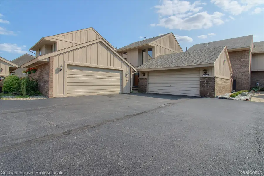 35468 Heritage Lane, Farmington, MI 48335 - #3
