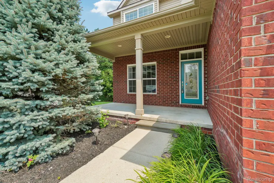 1225 Cambridge Circle, Waterford, MI 48327 - #2