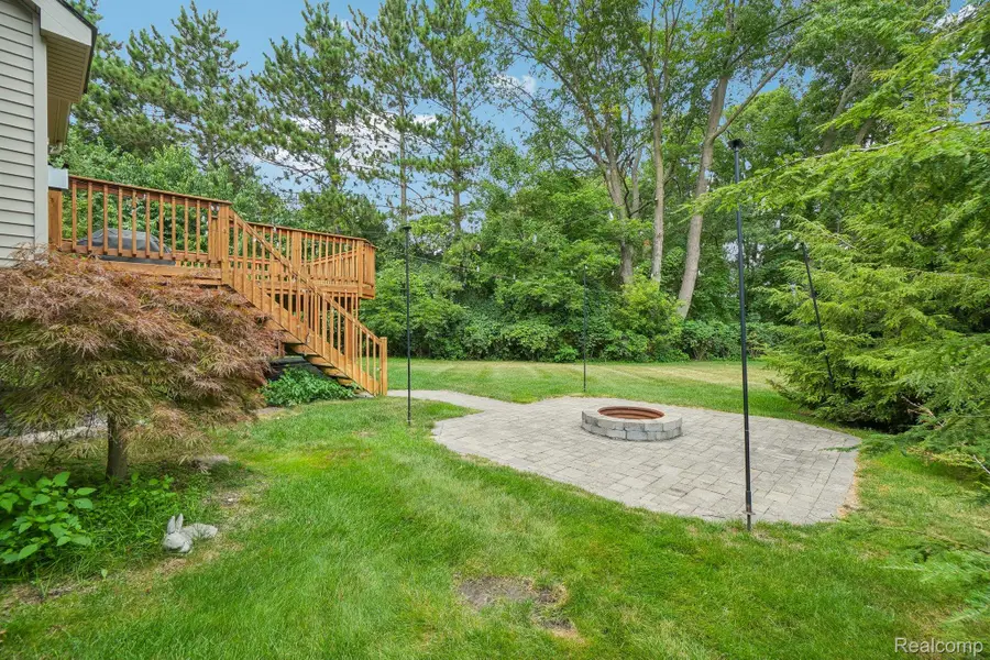 1225 Cambridge Circle, Waterford, MI 48327 - #3