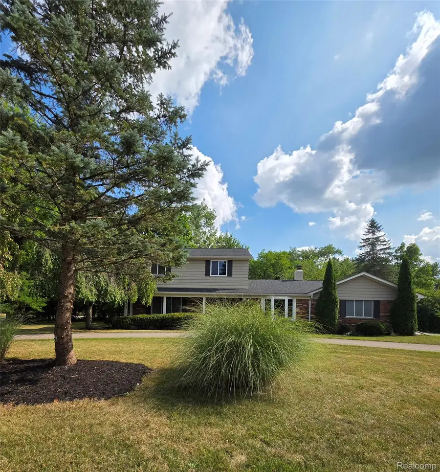 45011 Byrne Drive, Northville, MI 48167 - #2