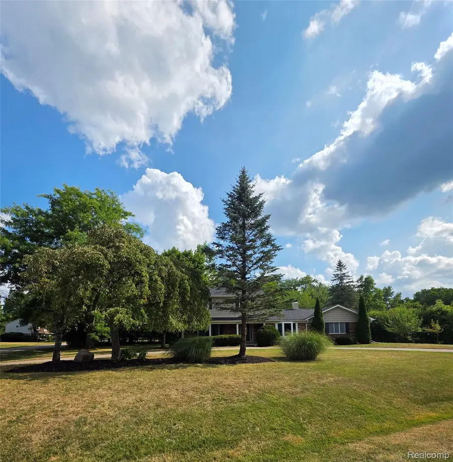 45011 Byrne Drive, Northville, MI 48167 - #3