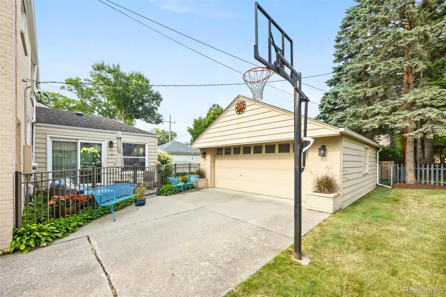 316 Mohawk Street, Dearborn, MI 48124 - #2