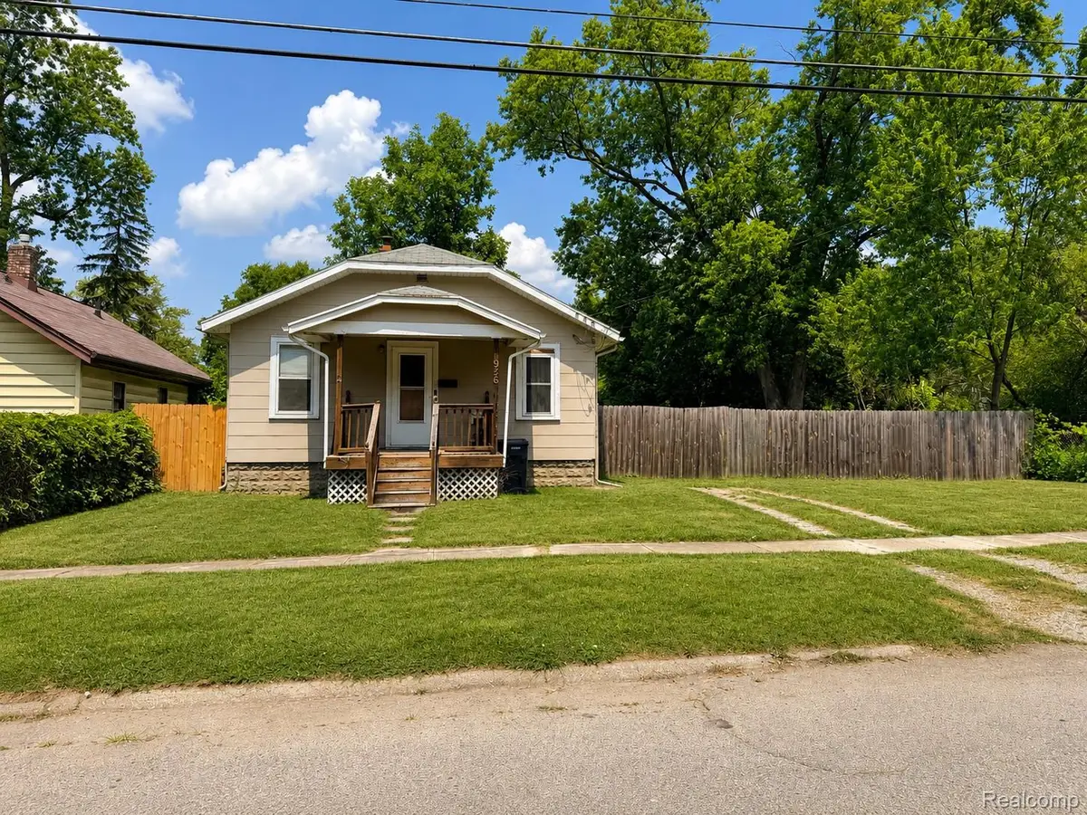 926 Clinton Street, Flint, MI 48507 - #1