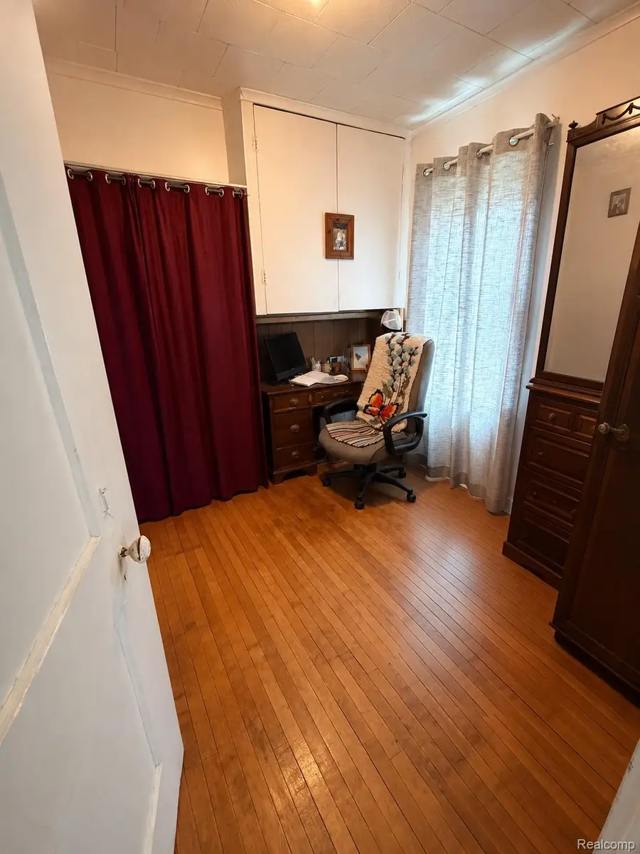 926 Clinton Street, Flint, MI 48507 - #2