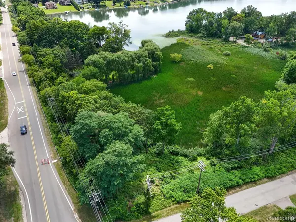 3039 Mccormick Drive, Waterford, MI 48328
