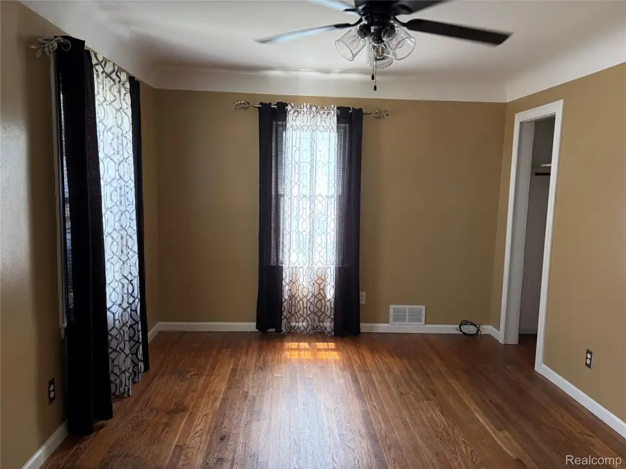 28915 Essex Street, Roseville, MI 48066 - #2