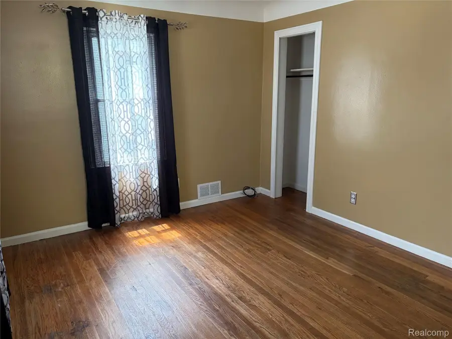 28915 Essex Street, Roseville, MI 48066 - #3