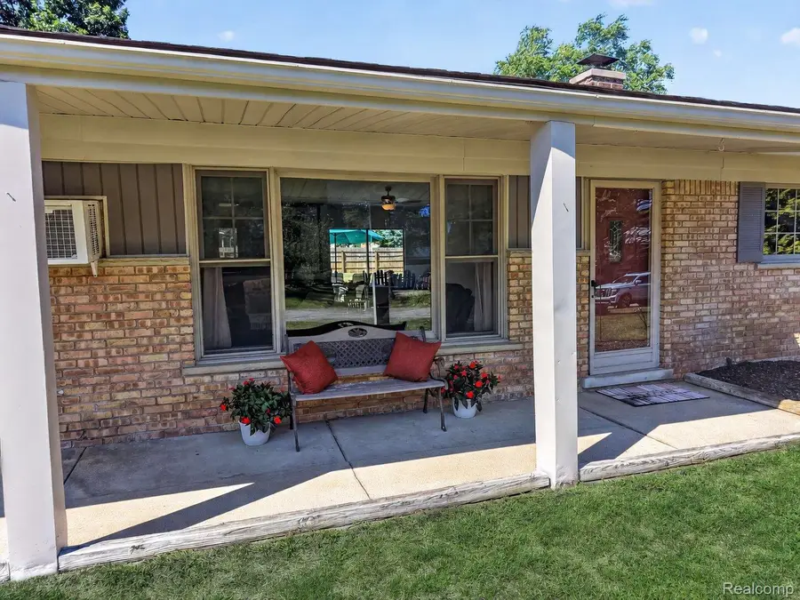 8144 Kenwick Drive, White Lake, MI 48386 - #3