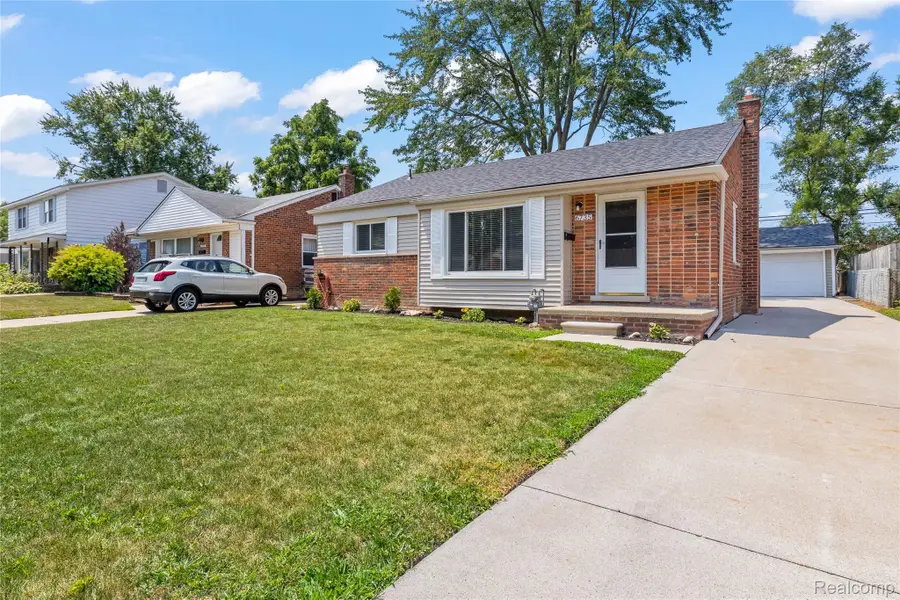 6735 Whitby Street, Garden City, MI 48135 - #2