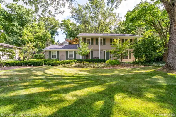 712 E Valley Chase Road, BloomfieldHills, MI 48304