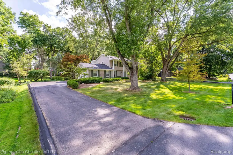 712 E Valley Chase Road, Bloomfield, MI 48304 - #3