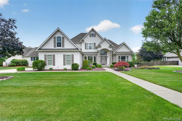 8328 Parkside Drive, GrandBlanc, MI 48439