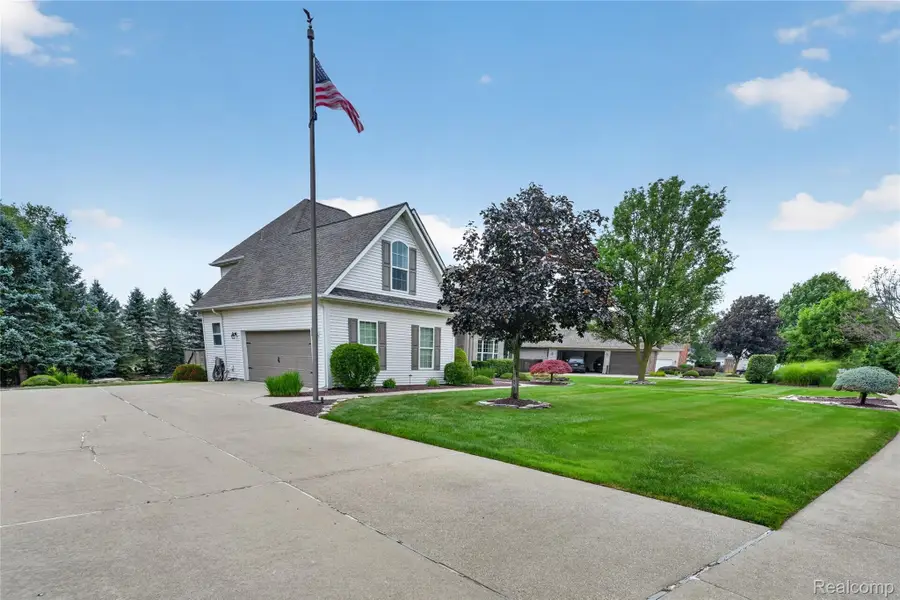 8328 Parkside Drive, Grand Blanc, MI 48439 - #2