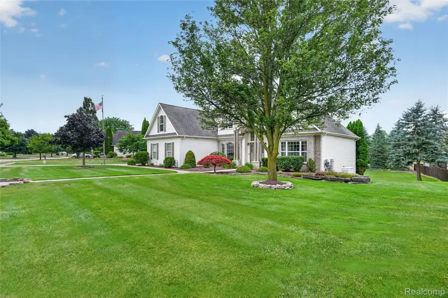 8328 Parkside Drive, Grand Blanc, MI 48439 - #3