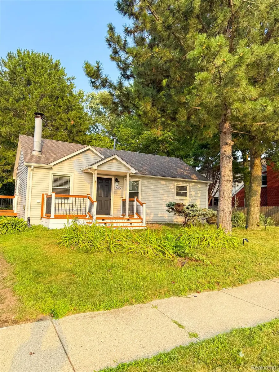 30052 Schoenherr Road, Warren, MI 48088 - #2