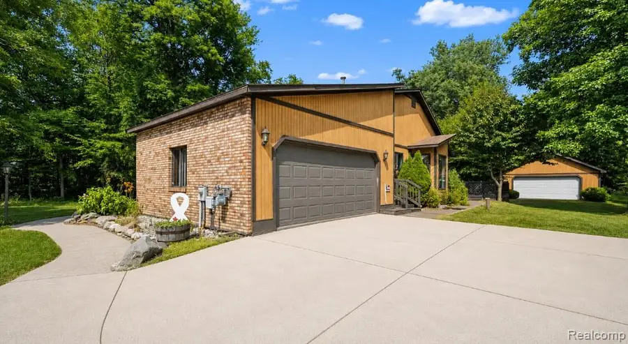 1413 S Irish Road, Davison, MI 48423 - #2