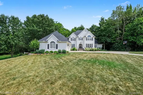 3246 Fieldstone Drive, Flushing, MI 48433