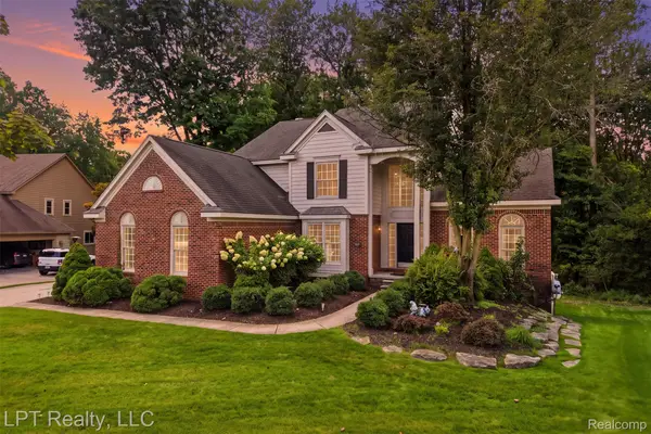1419 Woodbridge Lane, Wixom, MI 48393
