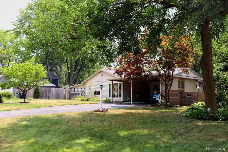 707 Country Club Lane, Flint, MI 48507 - #2