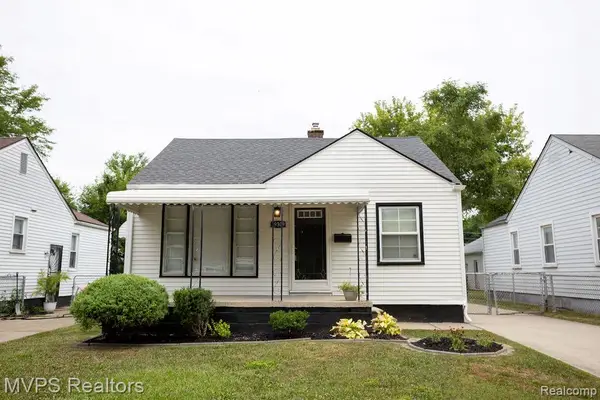 19309 Woodside Street, HarperWoods, MI 48225