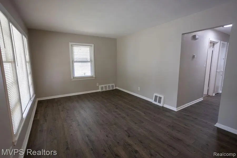 19309 Woodside Street, Harper Woods, MI 48225 - #3