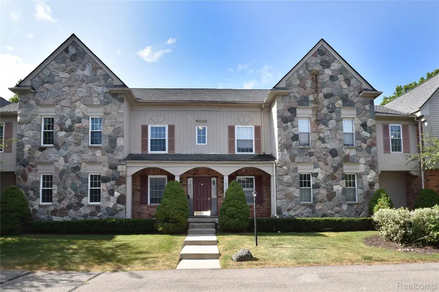 1635 Huntington Park #A, Rochester Hills, MI 48309 - #2