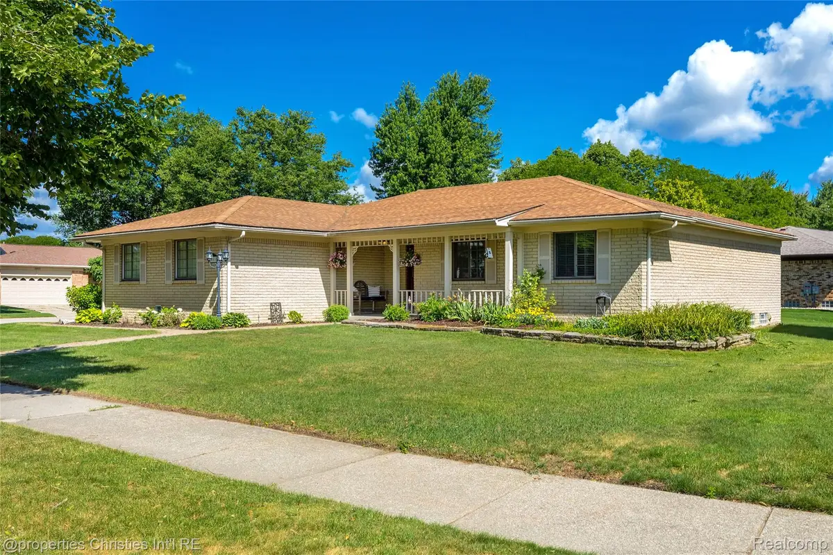 6805 Emerald Shores Drive, Troy, MI 48085 - #1