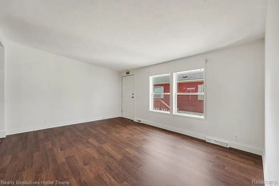 45713 Bonaventure Dr, Macomb, MI 48044 - #2