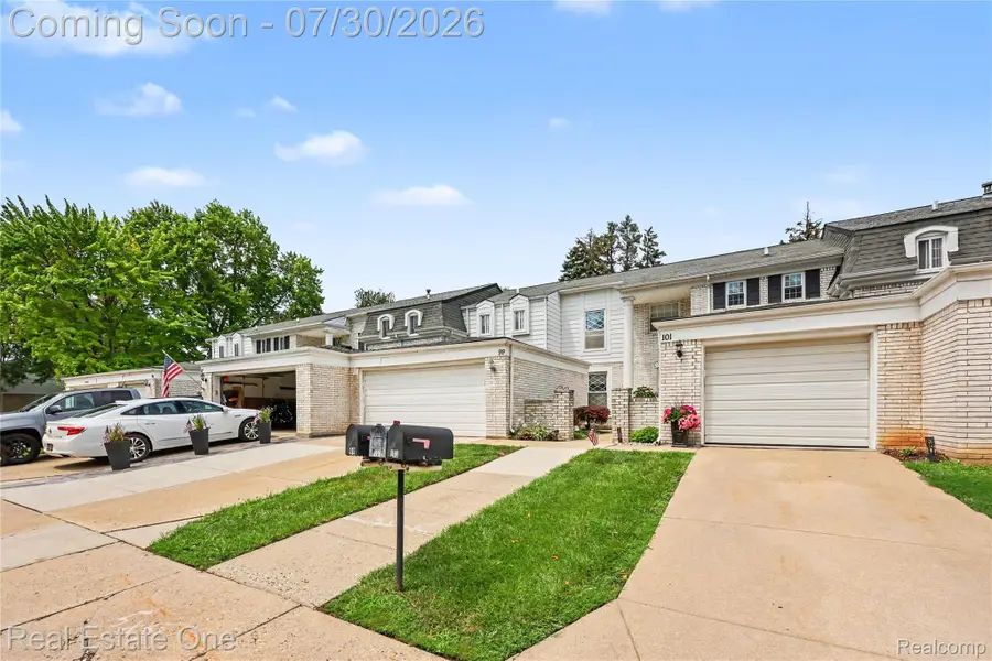 99 Manor Way, Rochester Hills, MI 48309 - #2