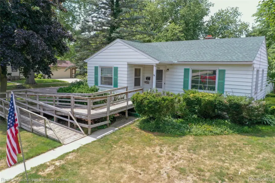 703 N 9th Street, Saint Clair, MI 48079 - #3
