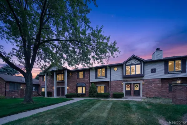 2321 London Bridge Dr Drive #22, RochesterHills, MI 48307