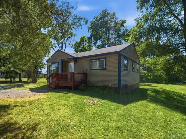2230 S Dye Road, Flint, MI 48532