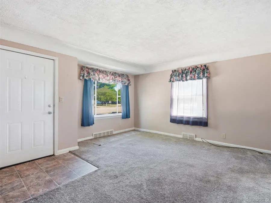 2230 S Dye Road, Flint, MI 48532 - #2
