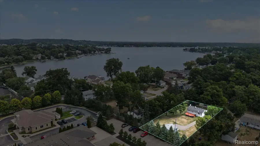 2460 Massena Street, Commerce Township, MI 48382 - #2