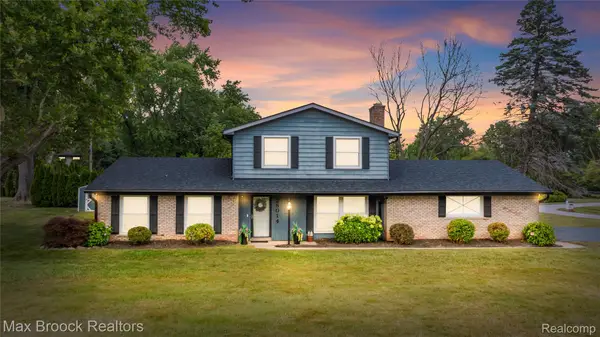 28014 Bellcrest Street, Farmington, MI 48334