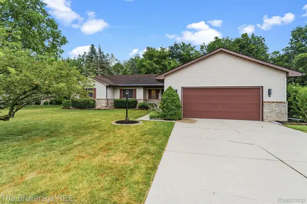 3200 Kings Brook Drive, Flushing, MI 48433