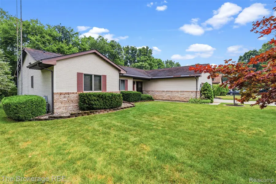 3200 Kings Brook Drive, Flushing, MI 48433 - #2