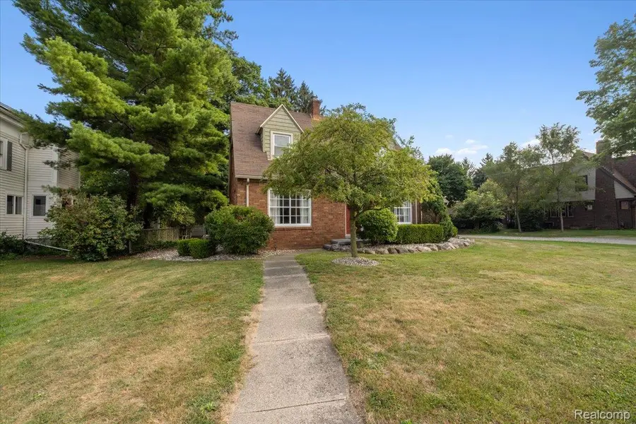 707 E Grand River Avenue, Fowlerville, MI 48836 - #3