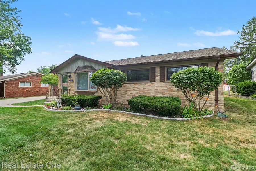 51361 Neumaier Drive, Utica, MI 48316 - #3