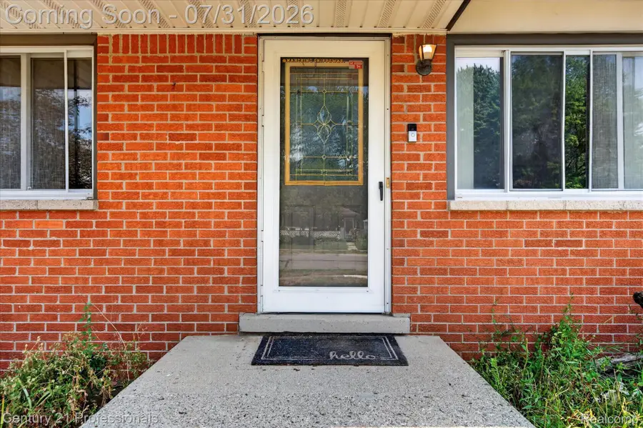 18180 Deering Street, Livonia, MI 48152 - #3