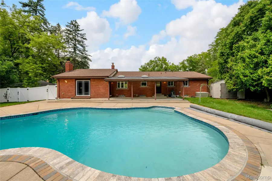 30065 Minglewood Lane, Farmington Hills, MI 48334 - #2