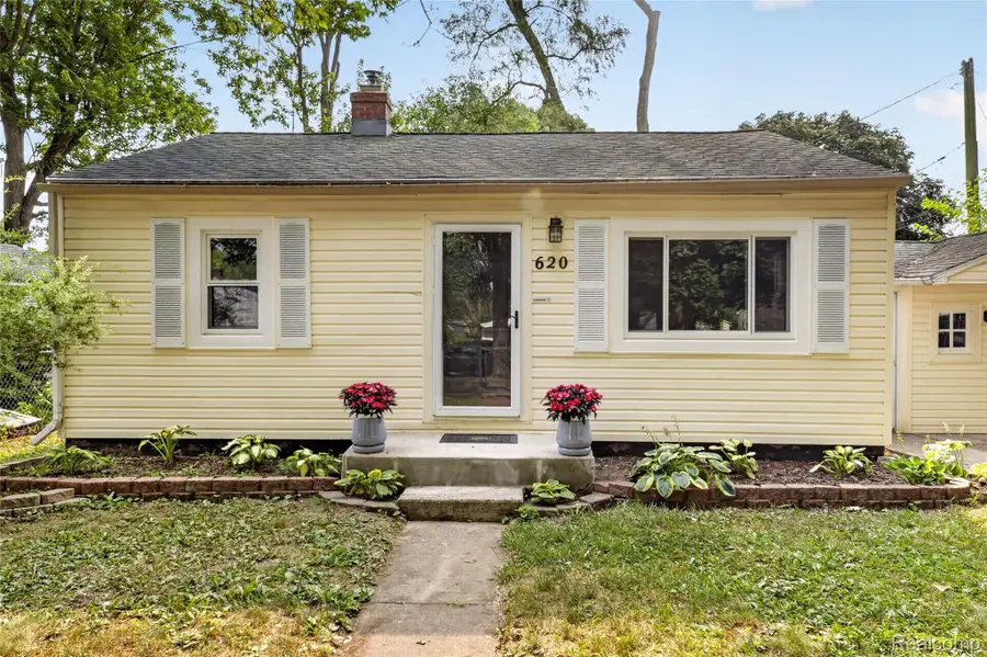 620 Hollis Avenue, Ypsilanti, MI 48198 - #2