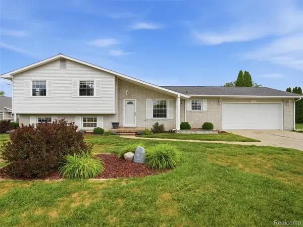 2504 Golden Shores Court, Fenton, MI 48430