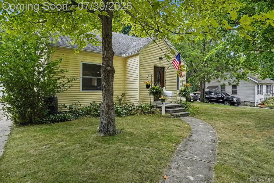 612 S East Street, Fenton, MI 48430 - #3